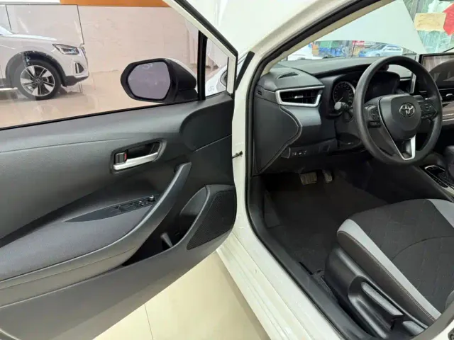 Toyota Corolla — Фото автомобиля 8