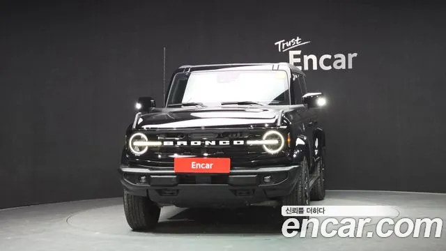Ford Bronco — Фото автомобиля 3