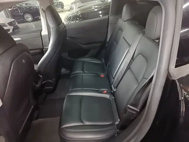 Tesla Model Y — Фото автомобиля 16