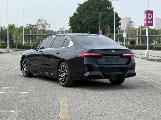 BMW 5 Series — Фото автомобиля 7