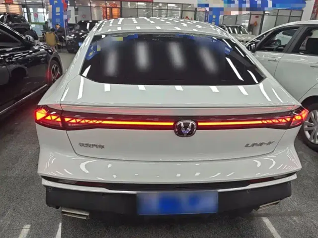 Changan UNI-V — Фото автомобиля 5