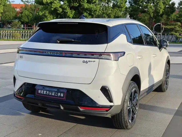 Lynk & Co 06 EM-P — Фото автомобиля 13