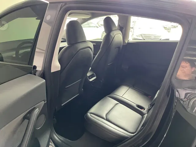Tesla Model Y — Фото автомобиля 17