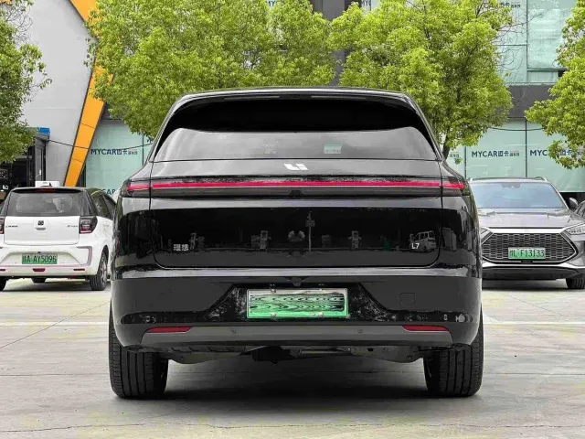 Li Auto L7 — Фото автомобиля 8