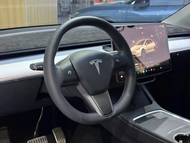 Tesla Model Y — Фото автомобиля 13