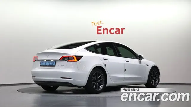 Tesla Model 3 — Фото автомобиля 2