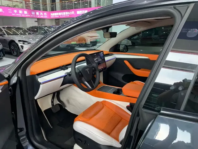 Tesla Model Y — Фото автомобиля 17