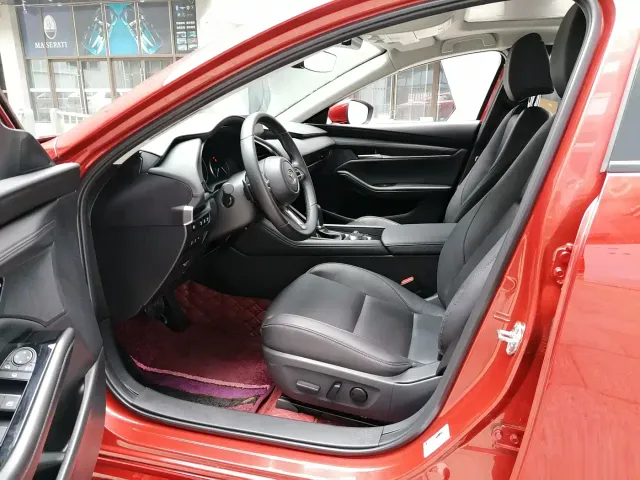 Mazda Axela — Фото автомобиля 9