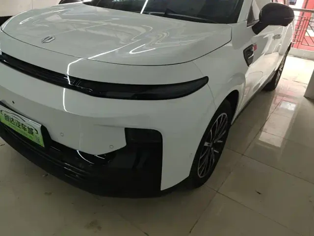 Leapmotor B10 — Фото автомобиля 23