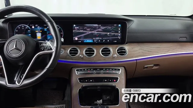 Mercedes-Benz E-Class — Фото автомобиля 14
