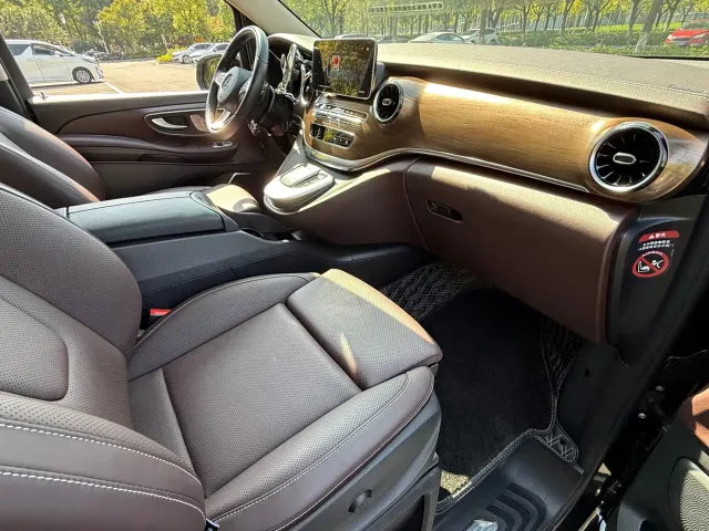Mercedes-Benz V-Class — Фото автомобиля 9