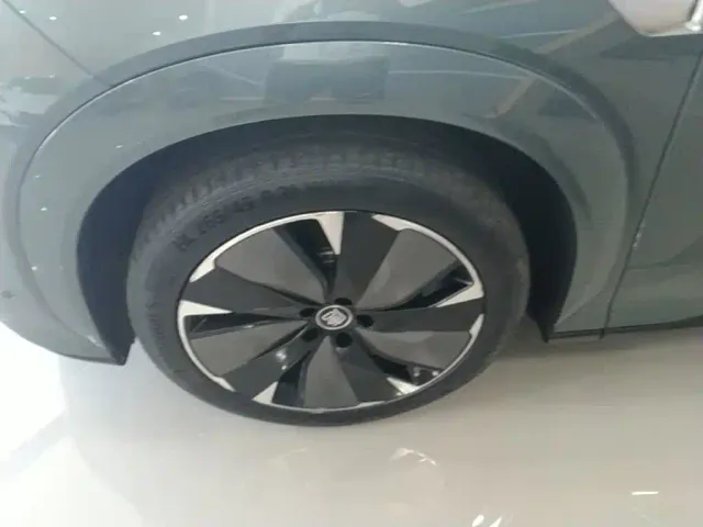 BYD Tang L — Фото автомобиля 22