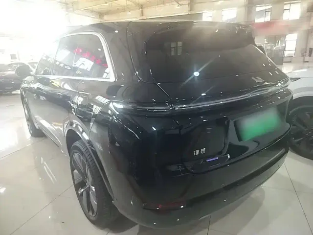 Li Auto L7 — Фото автомобиля 4