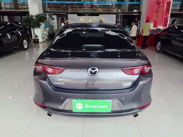 Mazda Axela — Фото автомобиля 5
