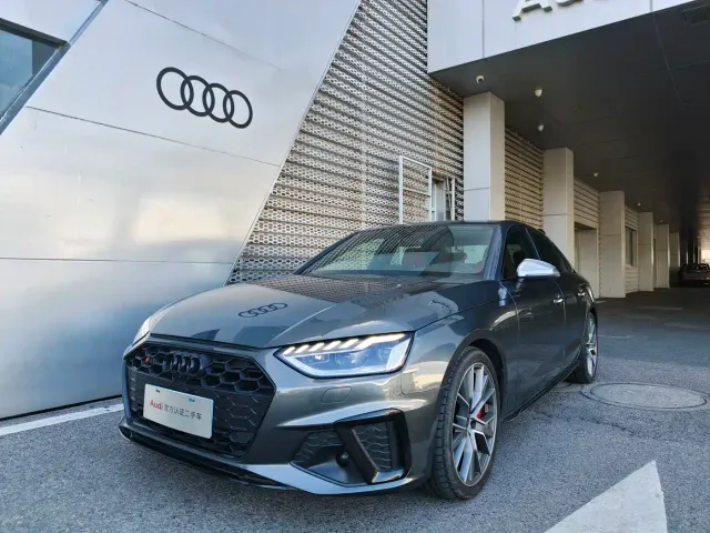 Фотография автомобиля — Audi S4