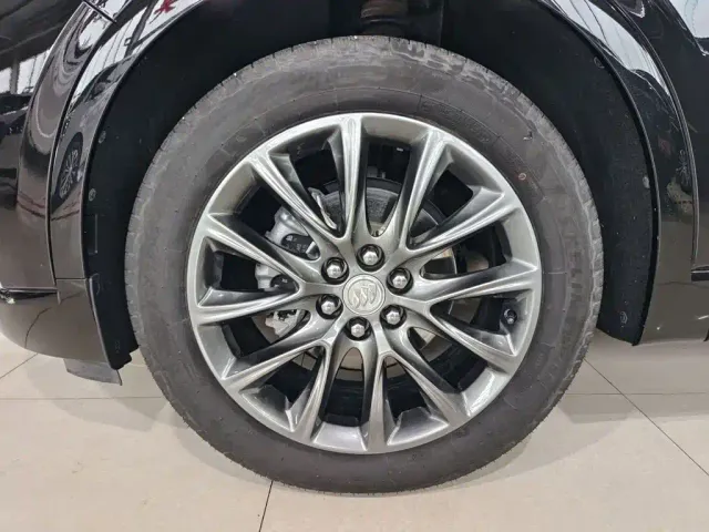 Buick Enclave — Фото автомобиля 13
