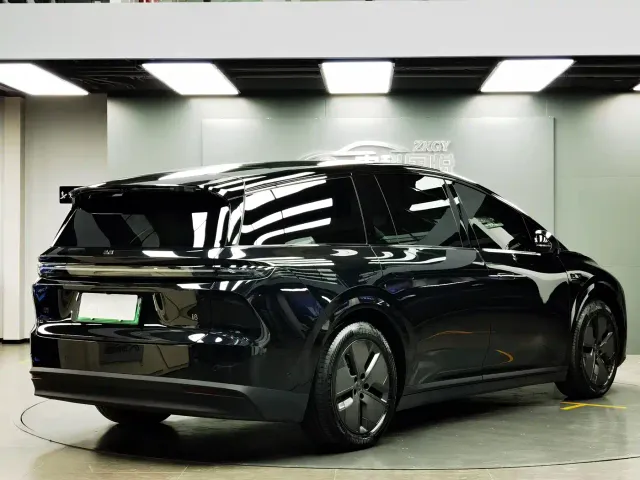 Li Auto Li i8 2025 Standard Edition — Фото автомобиля 3