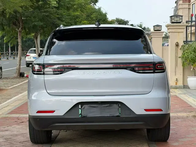 Leapmotor C11 — Фото автомобиля 8