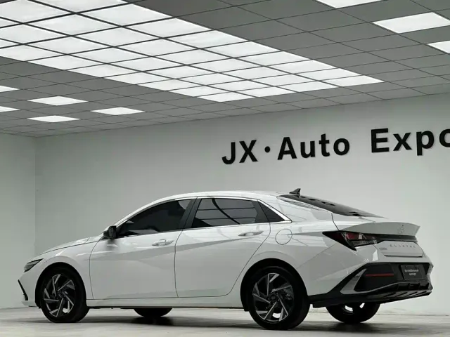 Hyundai Elantra — Фото автомобиля 21