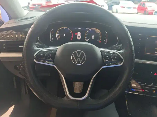 Volkswagen Passat — Фото автомобиля 15