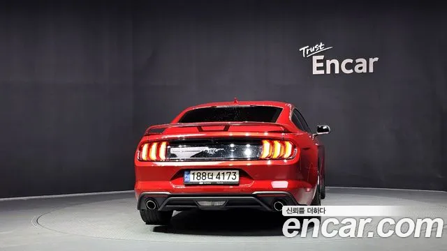 Ford Mustang — Фото автомобиля 3