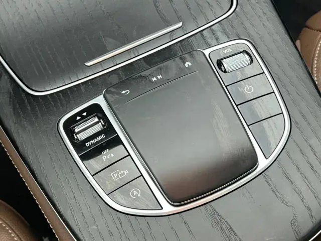 Mercedes-Benz E-Class — Фото автомобиля 24