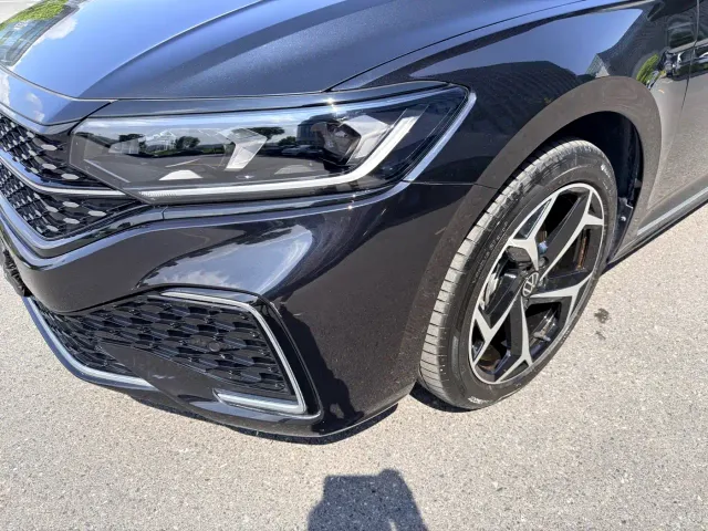 Volkswagen Passat — Фото автомобиля 18