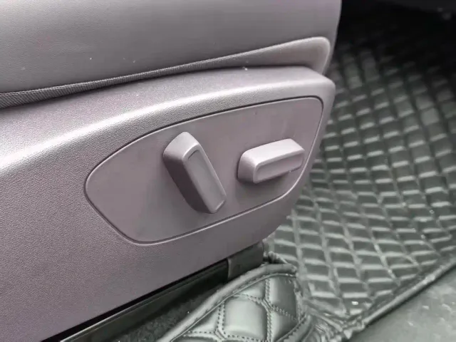 Leapmotor C10 — Фото автомобиля 4