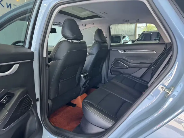 Geely Emgrand — Фото автомобиля 6