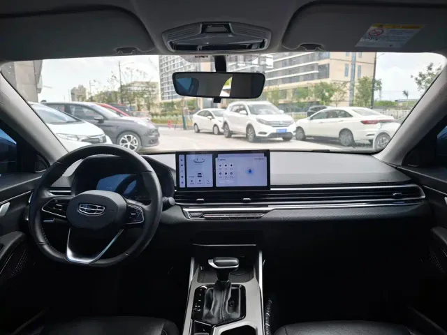 Geely Emgrand — Фото автомобиля 9