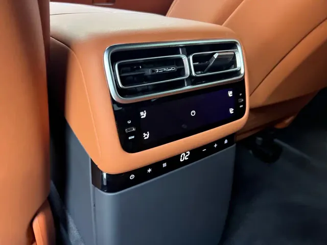 Li Auto L7 — Фото автомобиля 10