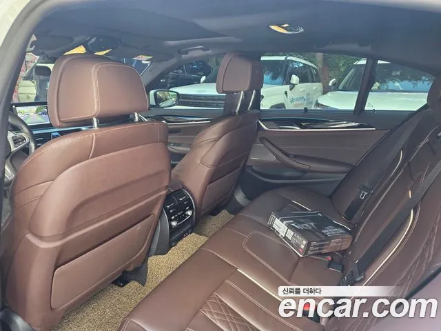 BMW 5 Series G30 — Фото автомобиля 11
