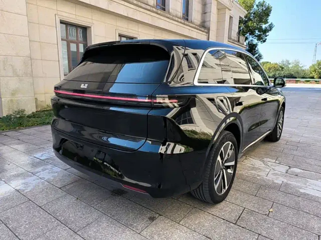 Li Auto L6 — Фото автомобиля 6
