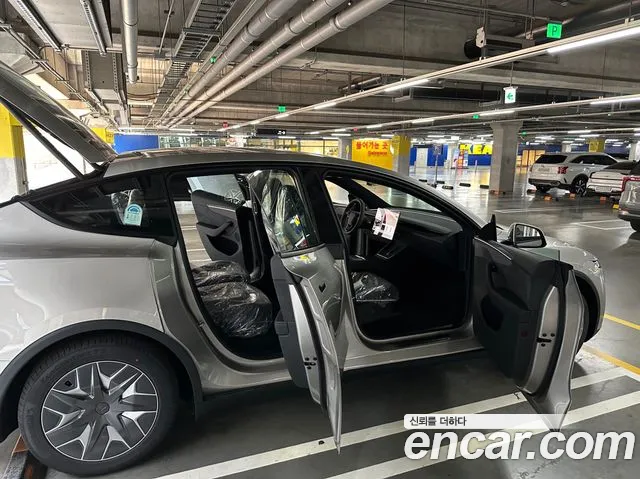 Tesla Model Y — Фото автомобиля 14
