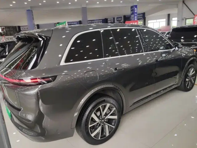 Li Auto L8 — Фото автомобиля 6