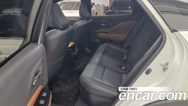 Toyota Crown — Фото автомобиля 11
