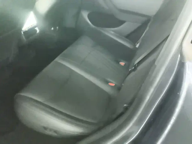 Tesla Model Y — Фото автомобиля 16