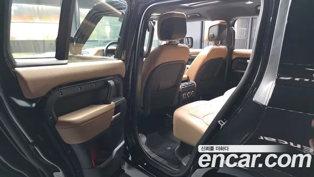 Land Rover Defender — Фото автомобиля 16