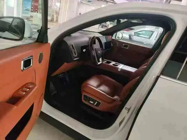 Li Auto L7 — Фото автомобиля 4