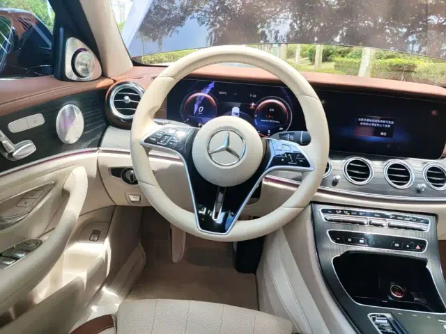 Mercedes-Benz E-Class — Фото автомобиля 10