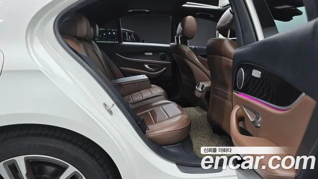 Mercedes-Benz E-Class — Фото автомобиля 11