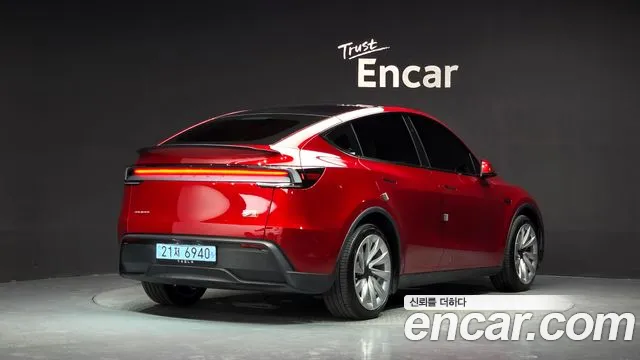 Tesla Model Y — Фото автомобиля 2