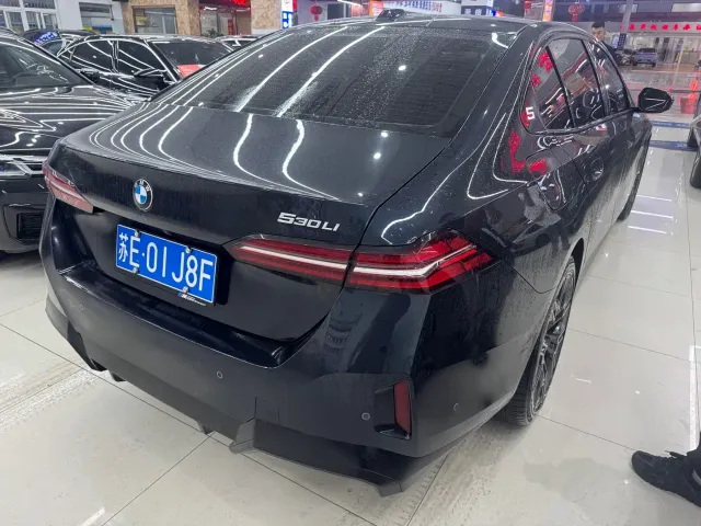 BMW 5 Series — Фото автомобиля 9