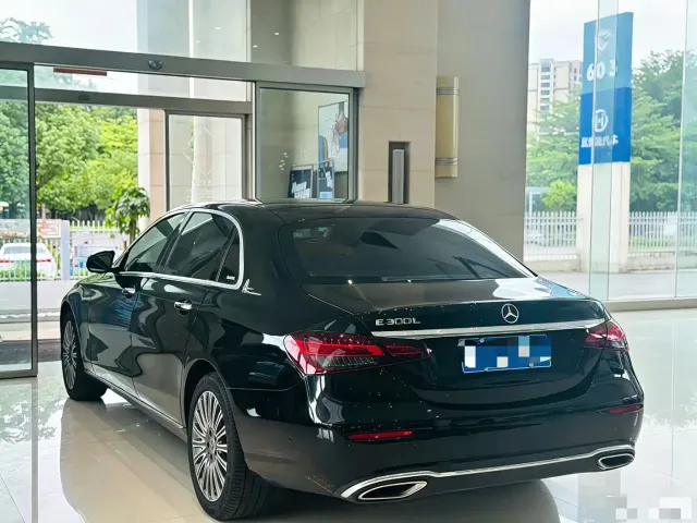 Mercedes-Benz E-Class — Фото автомобиля 7