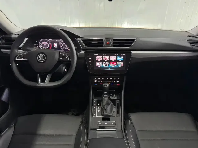Skoda Superb — Фото автомобиля 15
