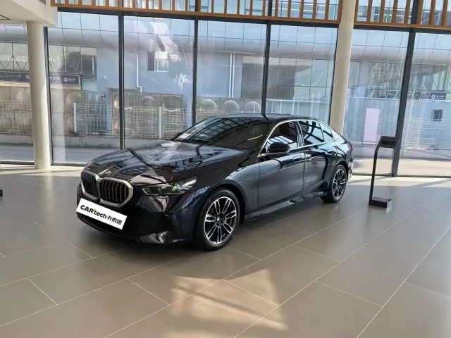 Фотография автомобиля — BMW 5 Series