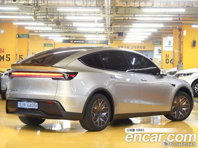 Tesla Model Y — Фото автомобиля 3