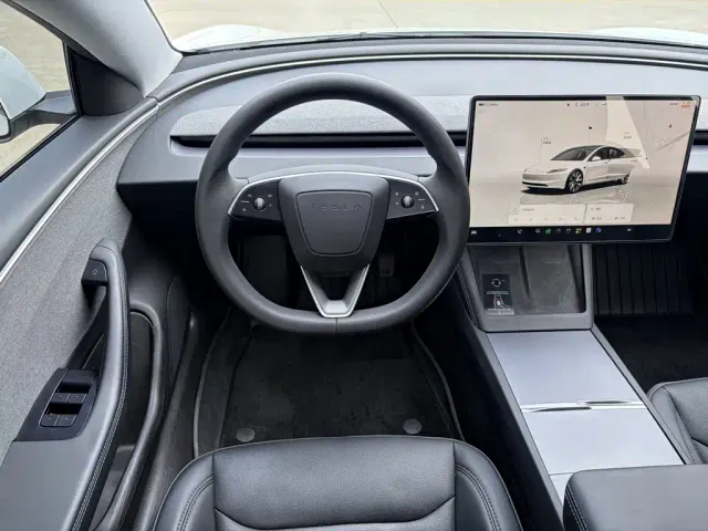 Tesla Model 3 — Фото автомобиля 6
