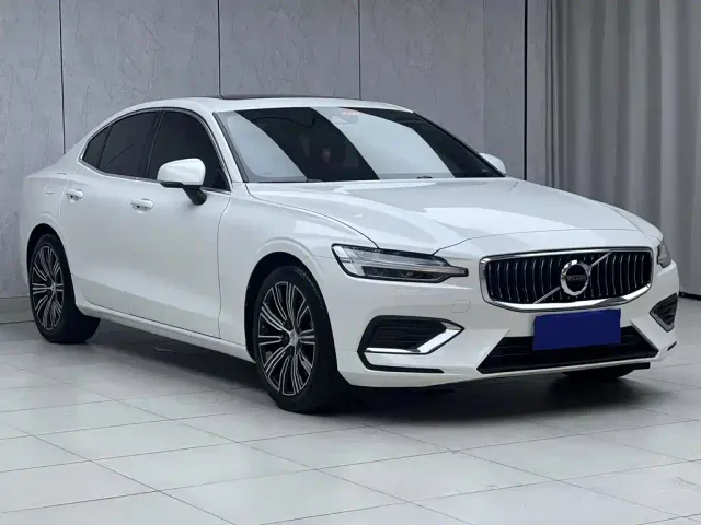 Volvo S60 — Фото автомобиля 3