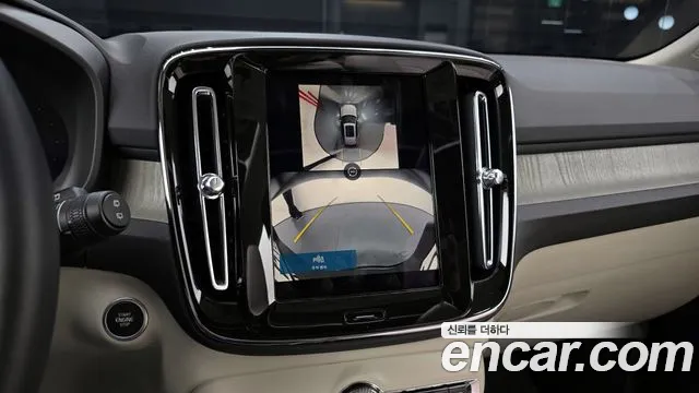 Volvo XC40 — Фото автомобиля 16